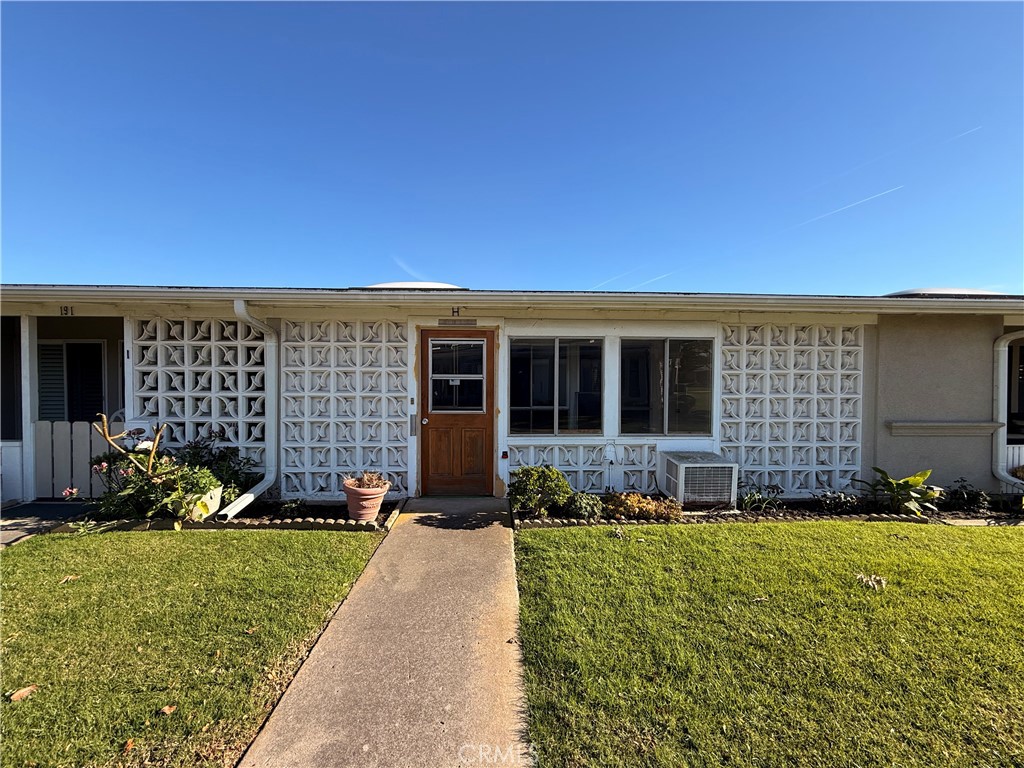 1621 Monterey Road, Unit 19H Seal Beach, CA 90740 - Photo 1 of 10 a front view of a house with a yard