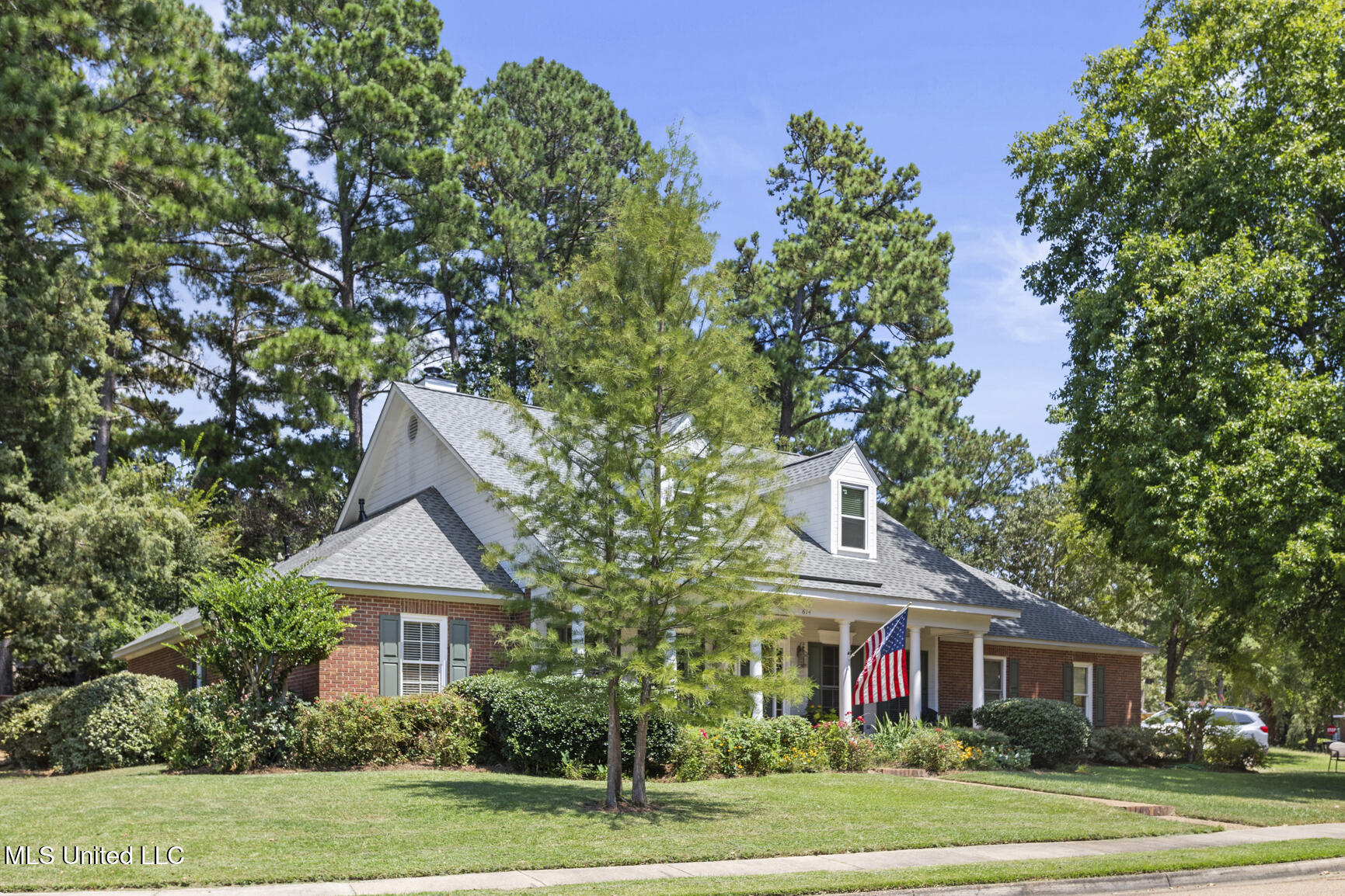 614 Kinsington Court Ridgeland, MS 39157 - Photo 2 of 45 614 Kinsington Ct-45