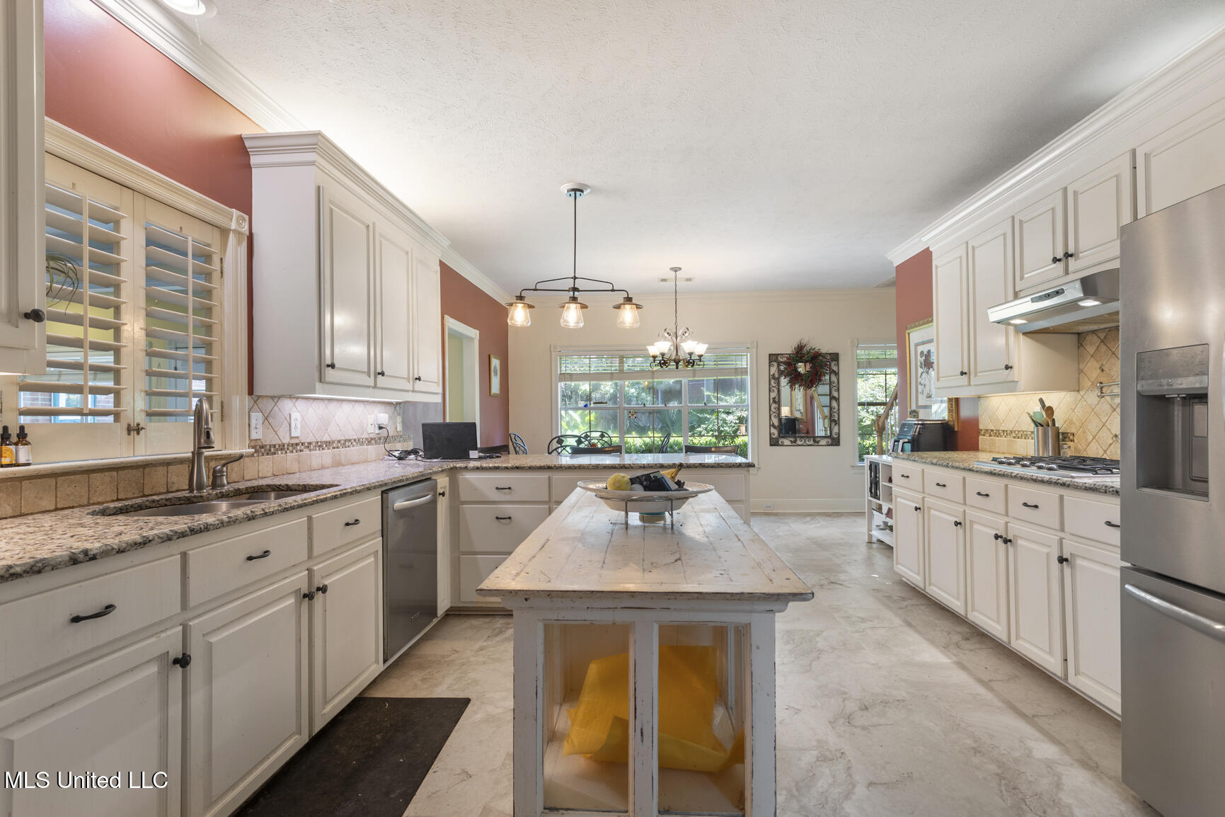 614 Kinsington Court Ridgeland, MS 39157 - Photo 10 of 45 614 Kinsington Ct-9