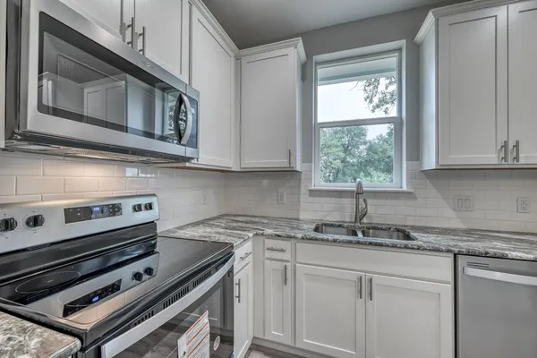 $1,800 | 1915 Willow, Kingsland, TX 78639