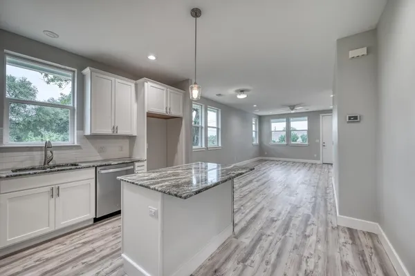 $1,800 | 1915 Willow, Kingsland, TX 78639