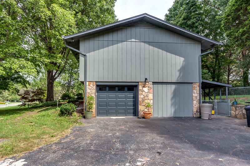 1000 Corning Road Knoxville, TN 37923 - Photo 17 of 40 1 Car Garage