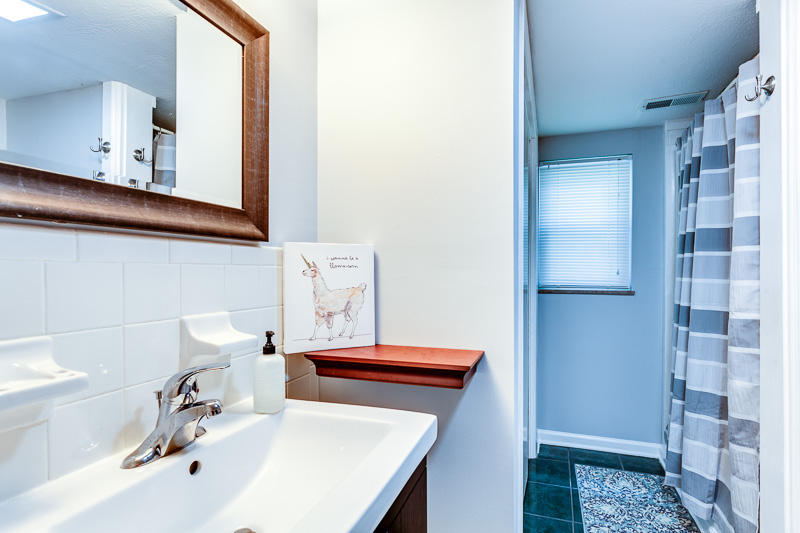 1000 Corning Road Knoxville, TN 37923 - Photo 31 of 40 Downstairs Bath