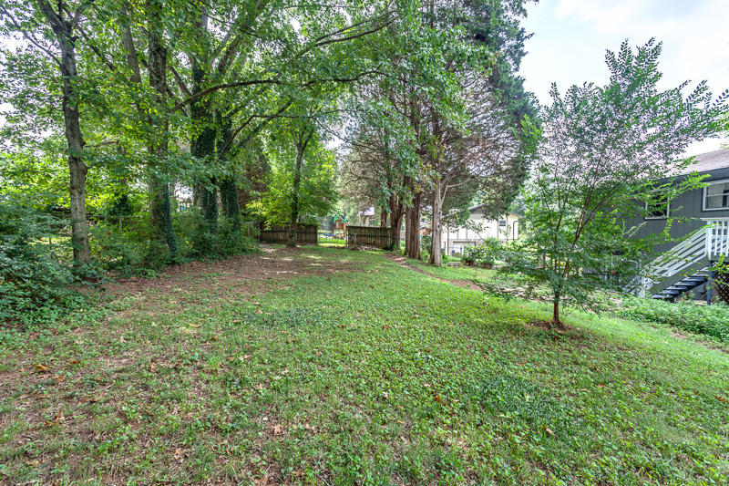 1000 Corning Road Knoxville, TN 37923 - Photo 35 of 40 Large Back Yard