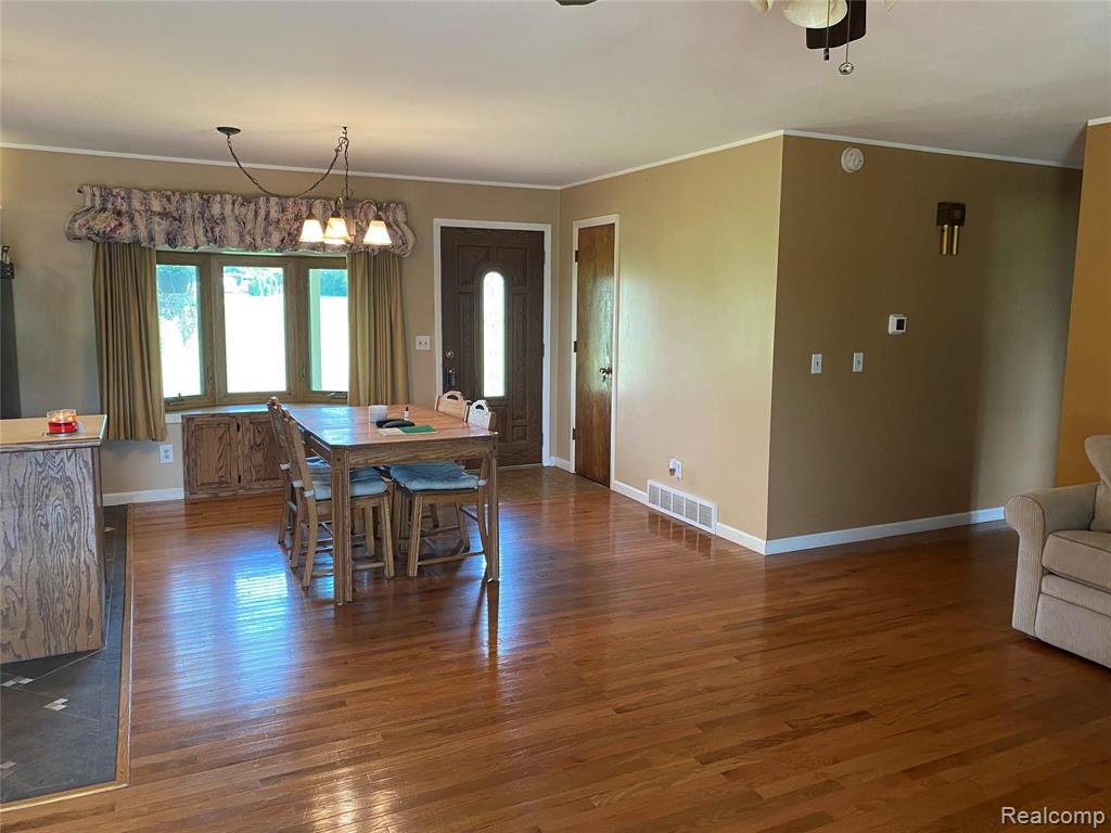 10093 Baldwin Road Gaines, MI 48436 - Photo 5 of 35