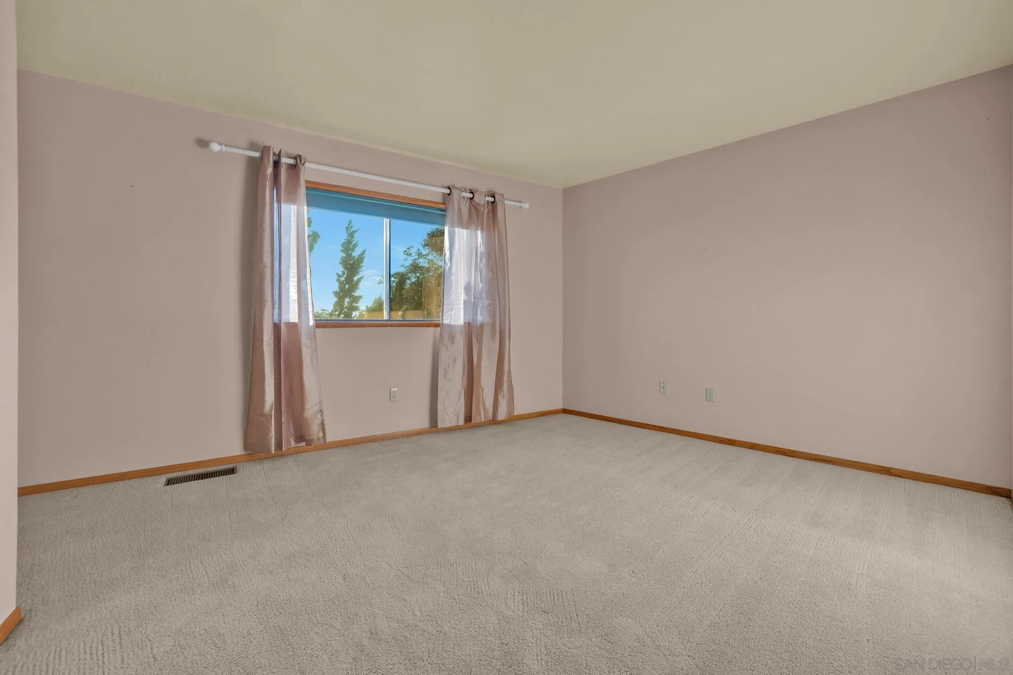 5222 Pine Hills Road Julian, CA 92036 - Photo 17 of 37 Upper level bedroom