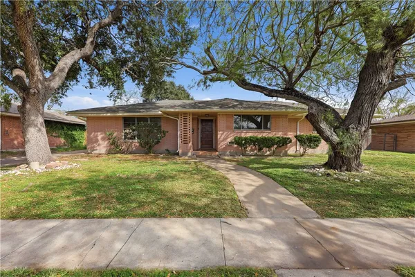 $2,300 | 3314 Casa De Palmas Drive, Corpus Christi, TX 78411