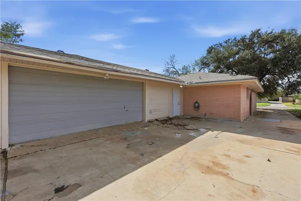 $2,300 | 3314 Casa De Palmas Drive, Corpus Christi, TX 78411