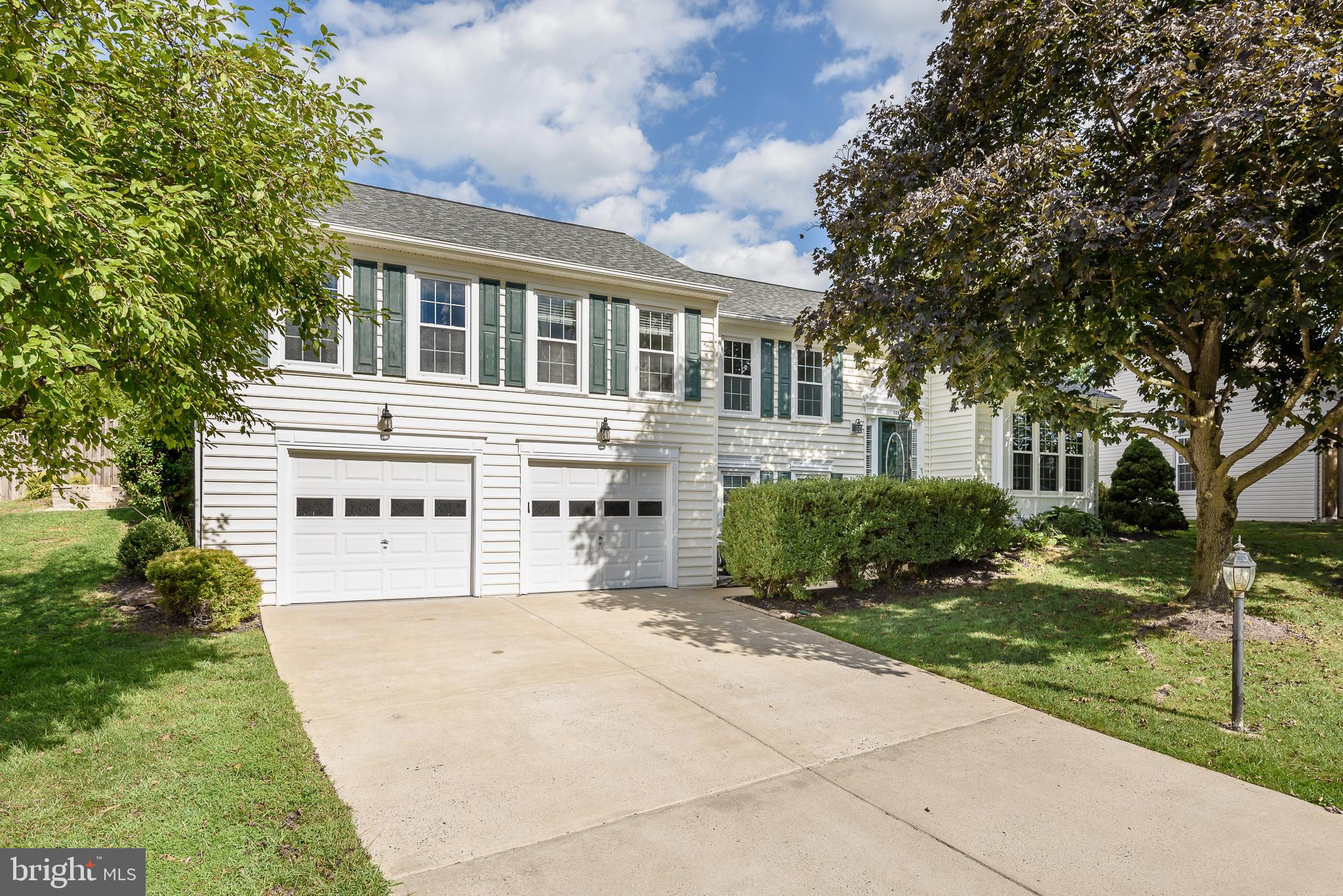 106 Country Road Sterling, VA 20165 - Photo 1 of 47 Gallery Image 1