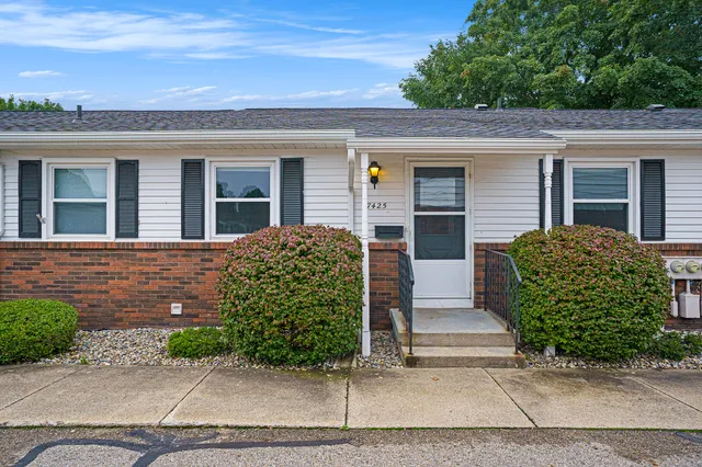 $210,000 | 7425 Boulder Bluff Drive, Unit 112, Jenison, MI 49428