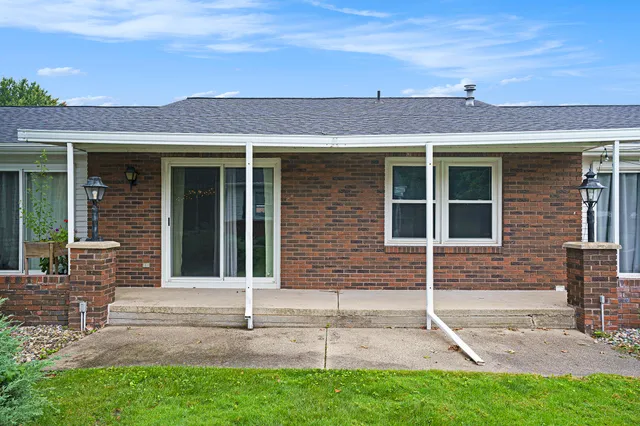 $210,000 | 7425 Boulder Bluff Drive, Unit 112, Jenison, MI 49428