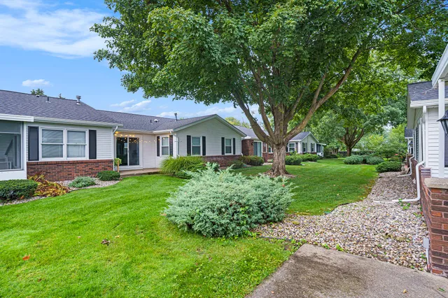 $210,000 | 7425 Boulder Bluff Drive, Unit 112, Jenison, MI 49428