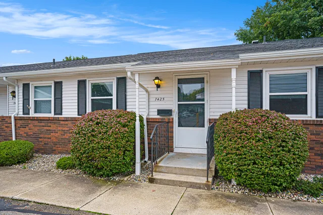 $210,000 | 7425 Boulder Bluff Drive, Unit 112, Jenison, MI 49428