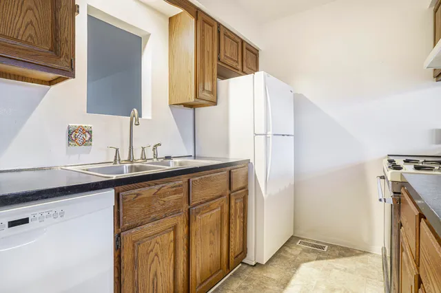 $210,000 | 7425 Boulder Bluff Drive, Unit 112, Jenison, MI 49428