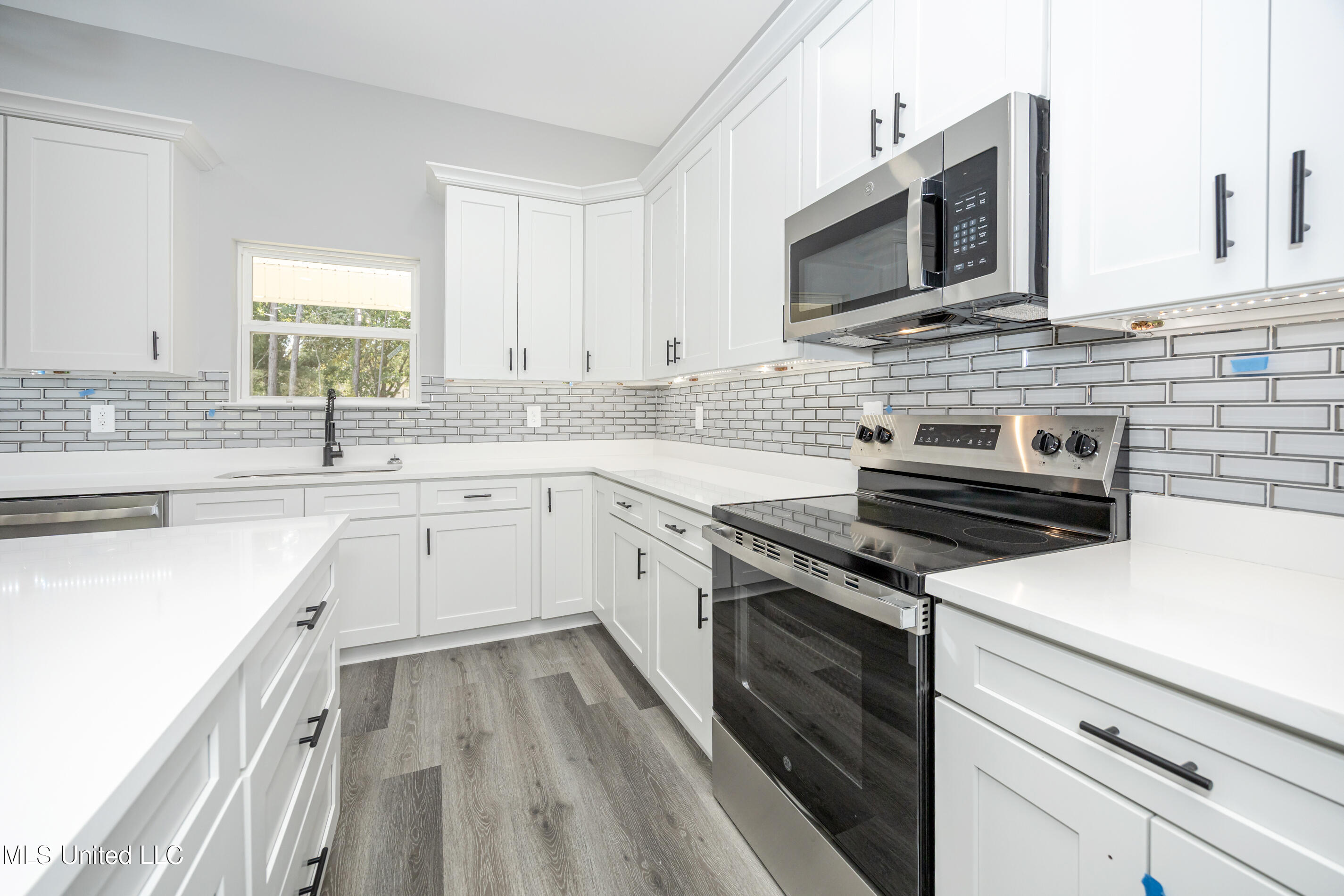 2403 Graveline Road Gautier, MS 39553 - Photo 5 of 33 IMG_5913