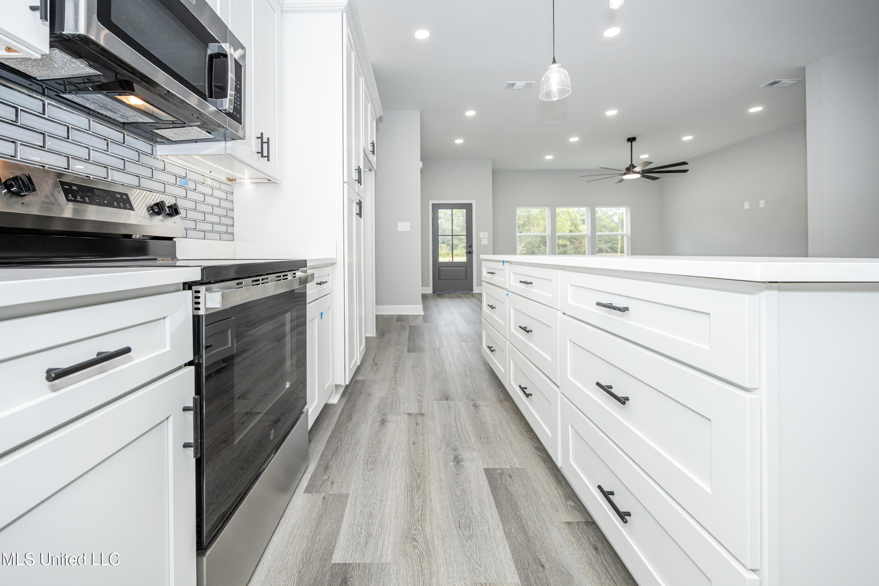 2403 Graveline Road Gautier, MS 39553 - Photo 7 of 33 IMG_5876