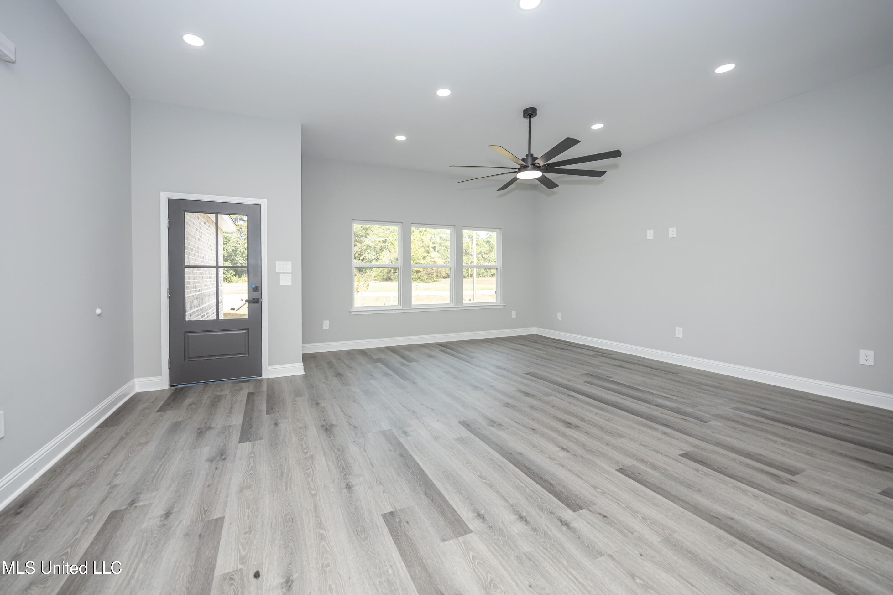 2403 Graveline Road Gautier, MS 39553 - Photo 8 of 33 IMG_5914