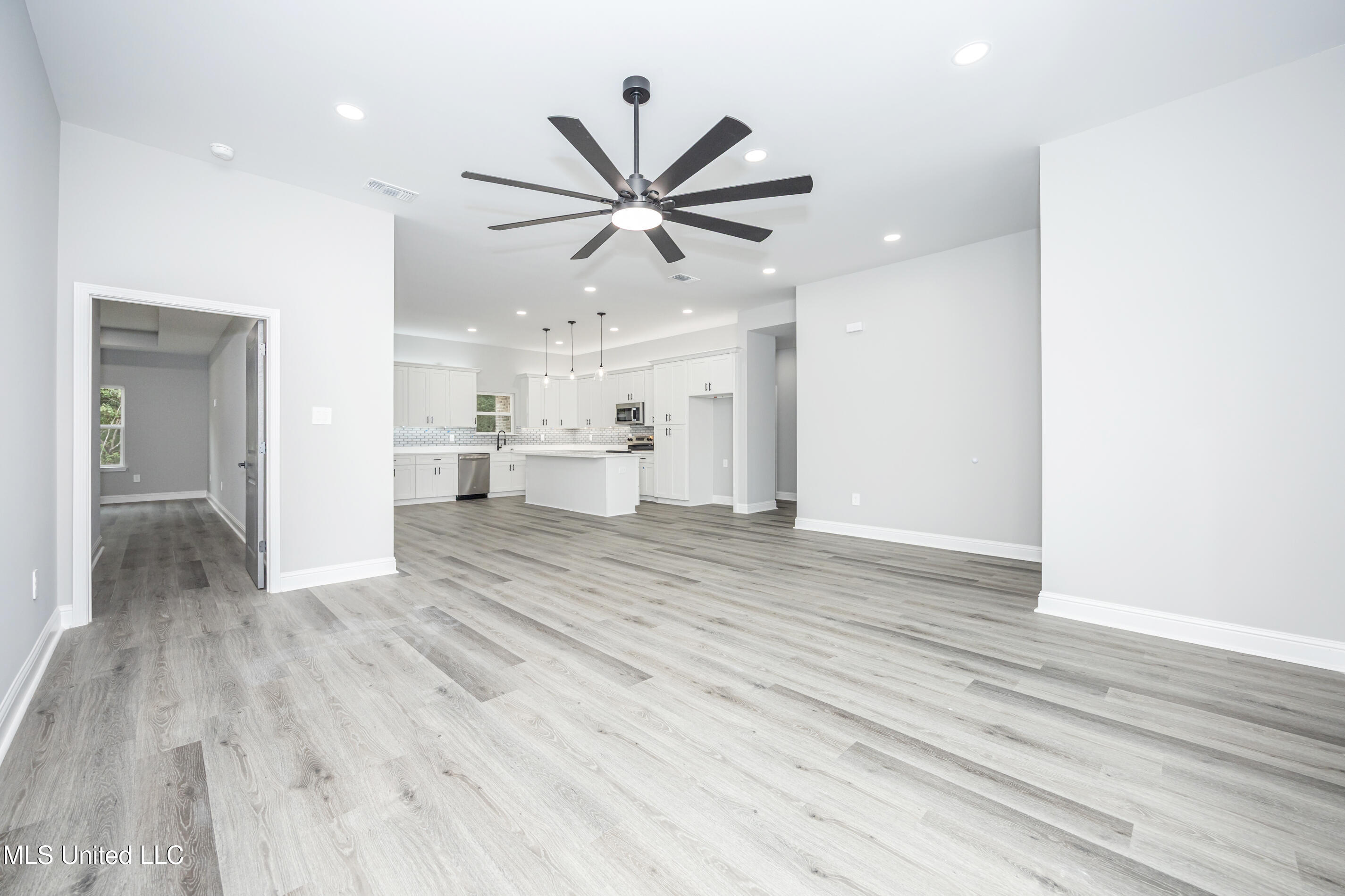 2403 Graveline Road Gautier, MS 39553 - Photo 9 of 33 IMG_5868