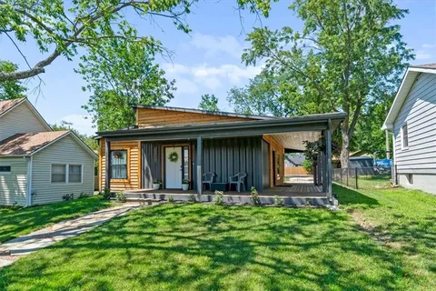 $299,950 | 608 West Miami Street, Paola, KS 66071
