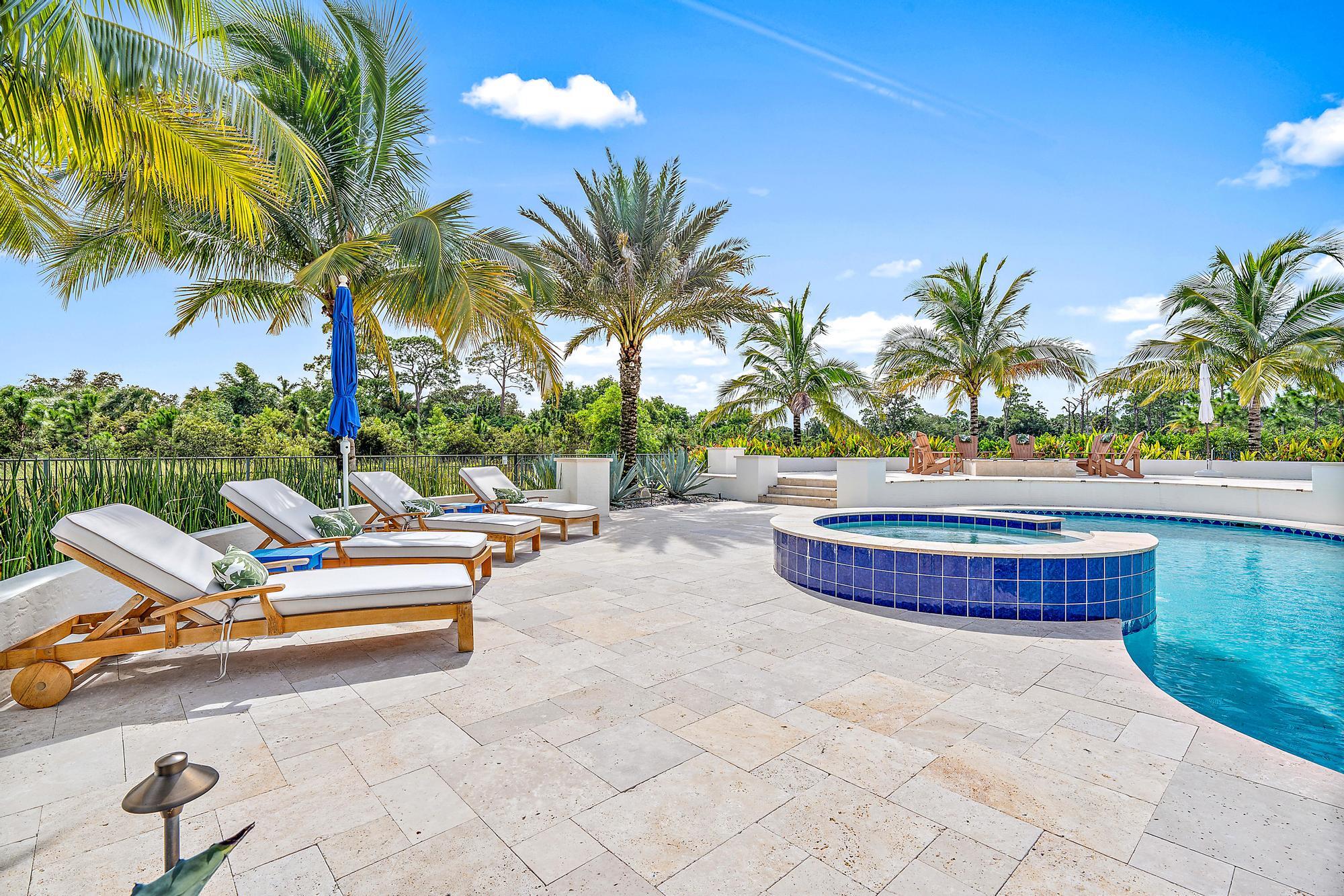 8164 Southeast Old Plantation Circle Jupiter, FL 33458 - Photo 13 of 60 Pool with Hot Tub