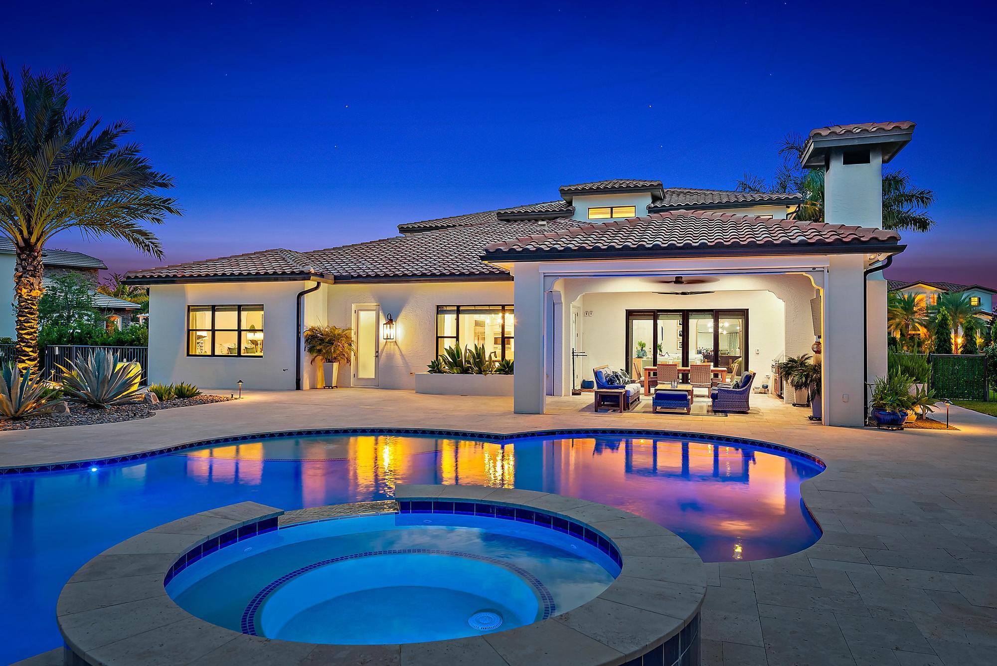 8164 Southeast Old Plantation Circle Jupiter, FL 33458 - Photo 5 of 60 Pool with hot tub