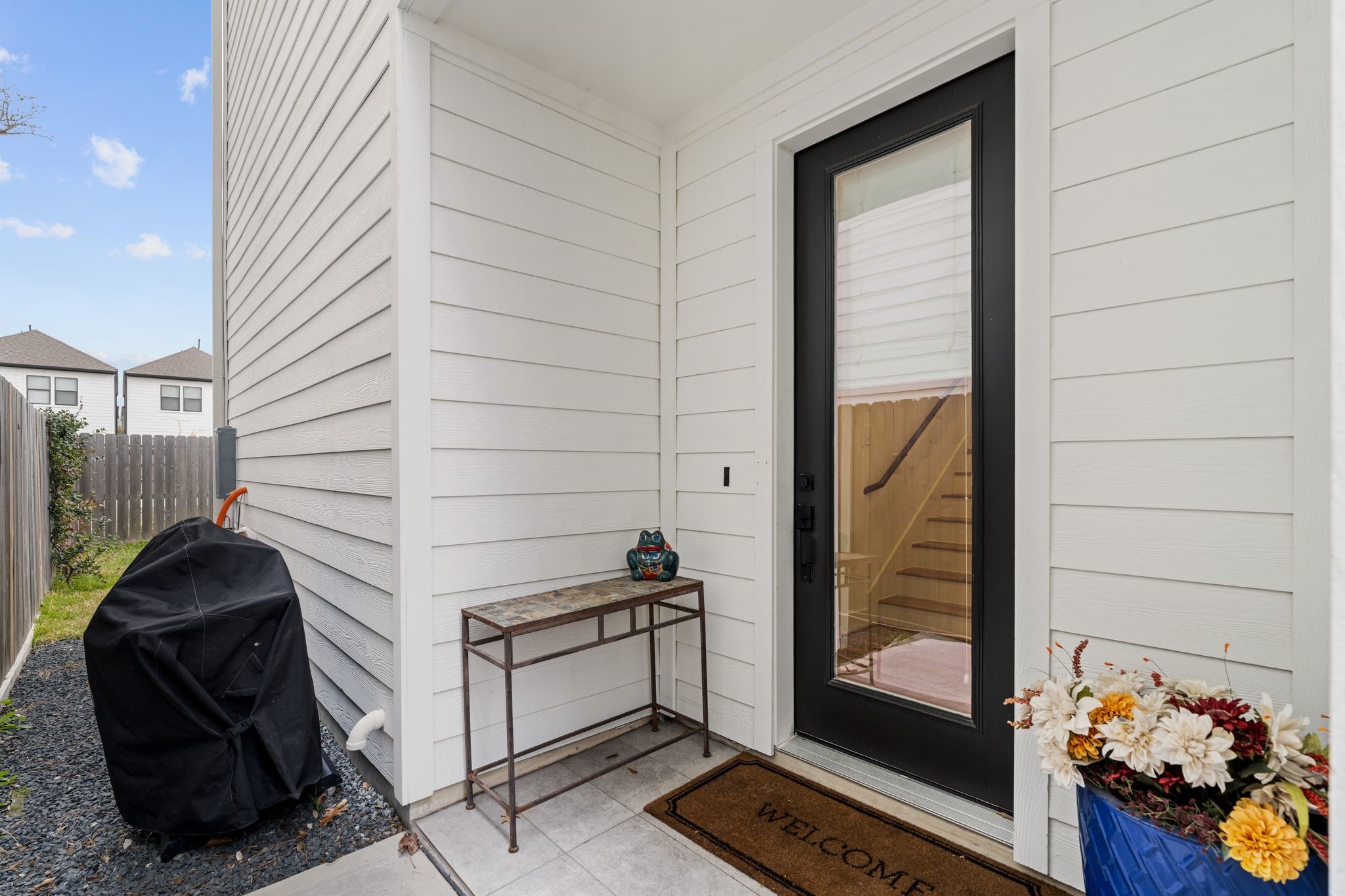 4862 Brinkman Street Houston, TX 77018 - Photo 4 of 33 Front door is within a gate entry.
