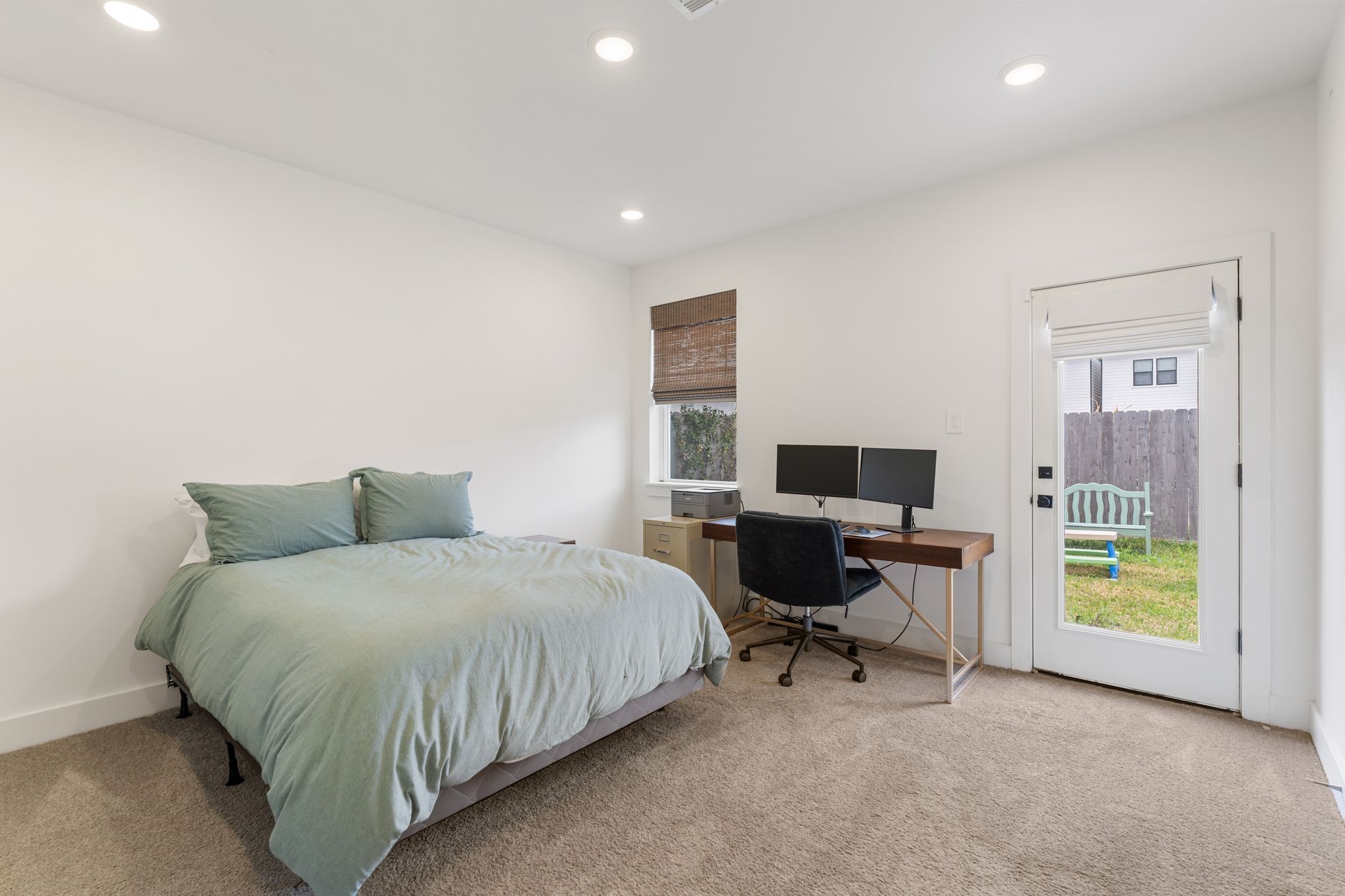 4862 Brinkman Street Houston, TX 77018 - Photo 6 of 33 The first floor bedroom has a spacious closet and en suite bath.