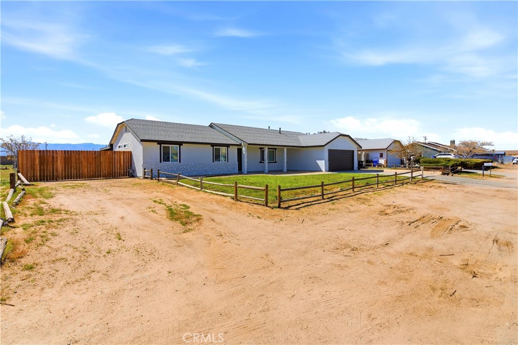 22557 Ojai Road Apple Valley, CA 92308 - Photo 3 of 57 a view of swimming pool with an outdoor seating