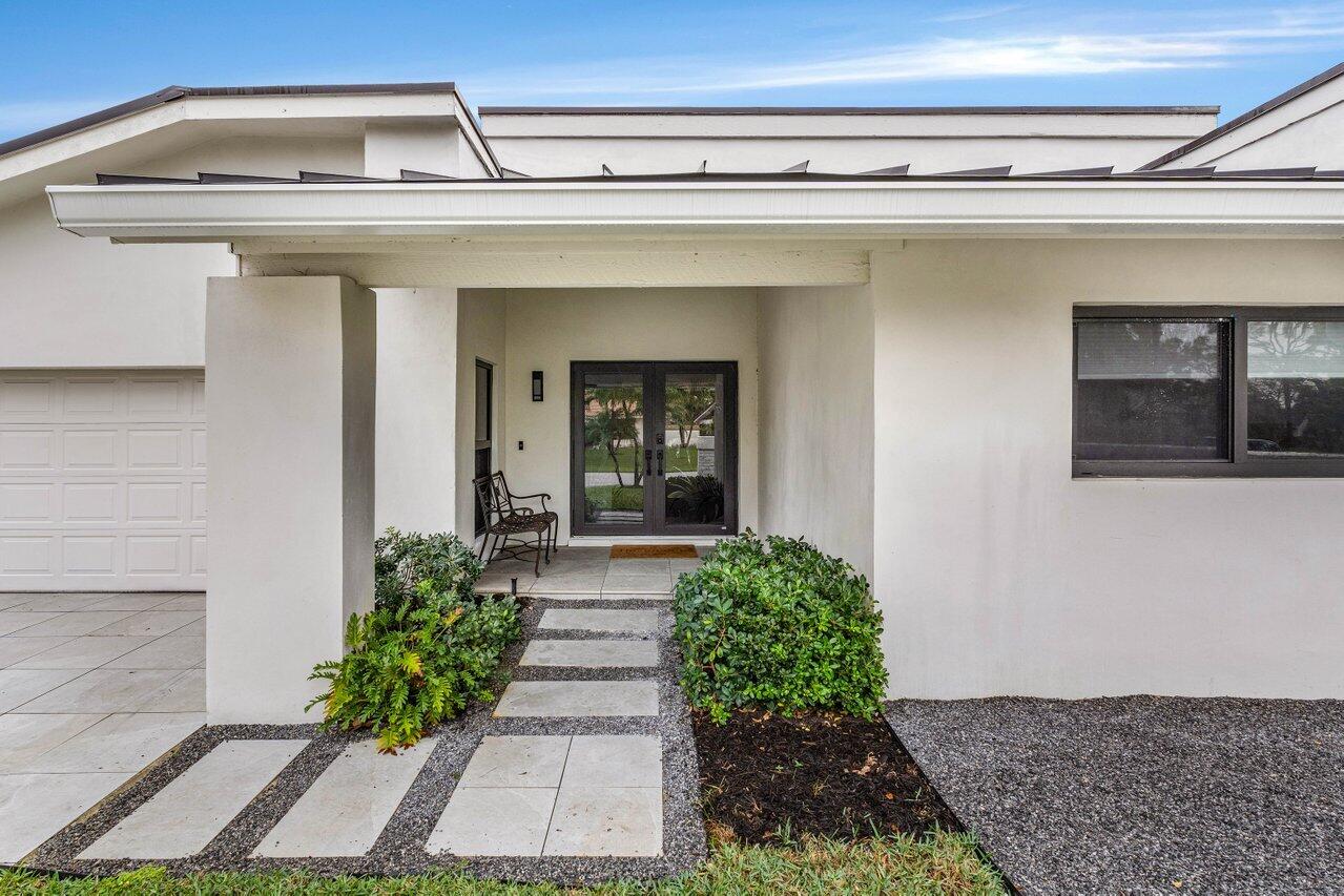 803 Foxpointe Circle Delray Beach, FL 33445 - Photo 3 of 28 803 Foxpointe Circle