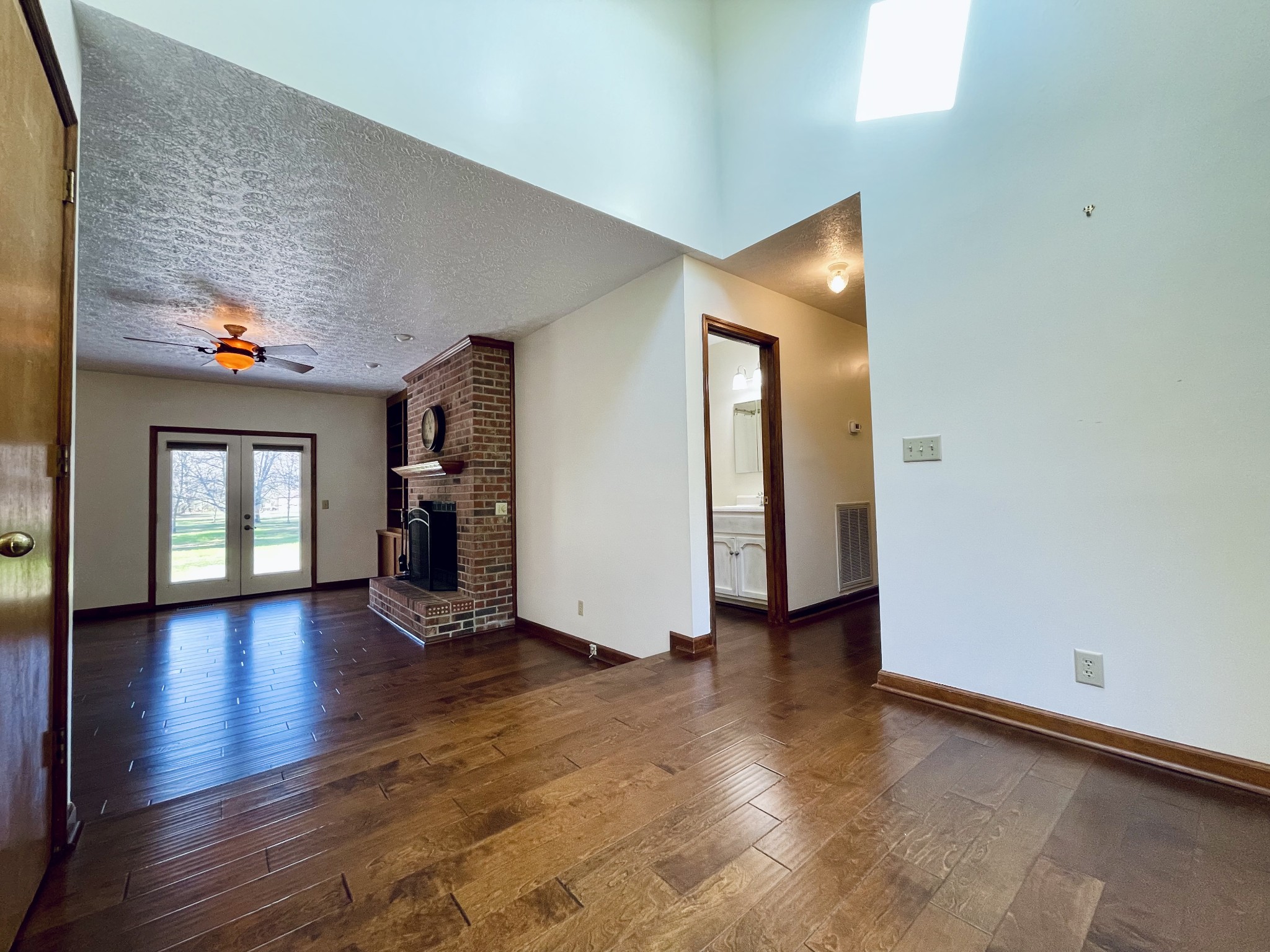 2911 New Hope Road Hendersonville, TN 37075 - Photo 14 of 27 a view of a hallway with wooden floor and a fireplace