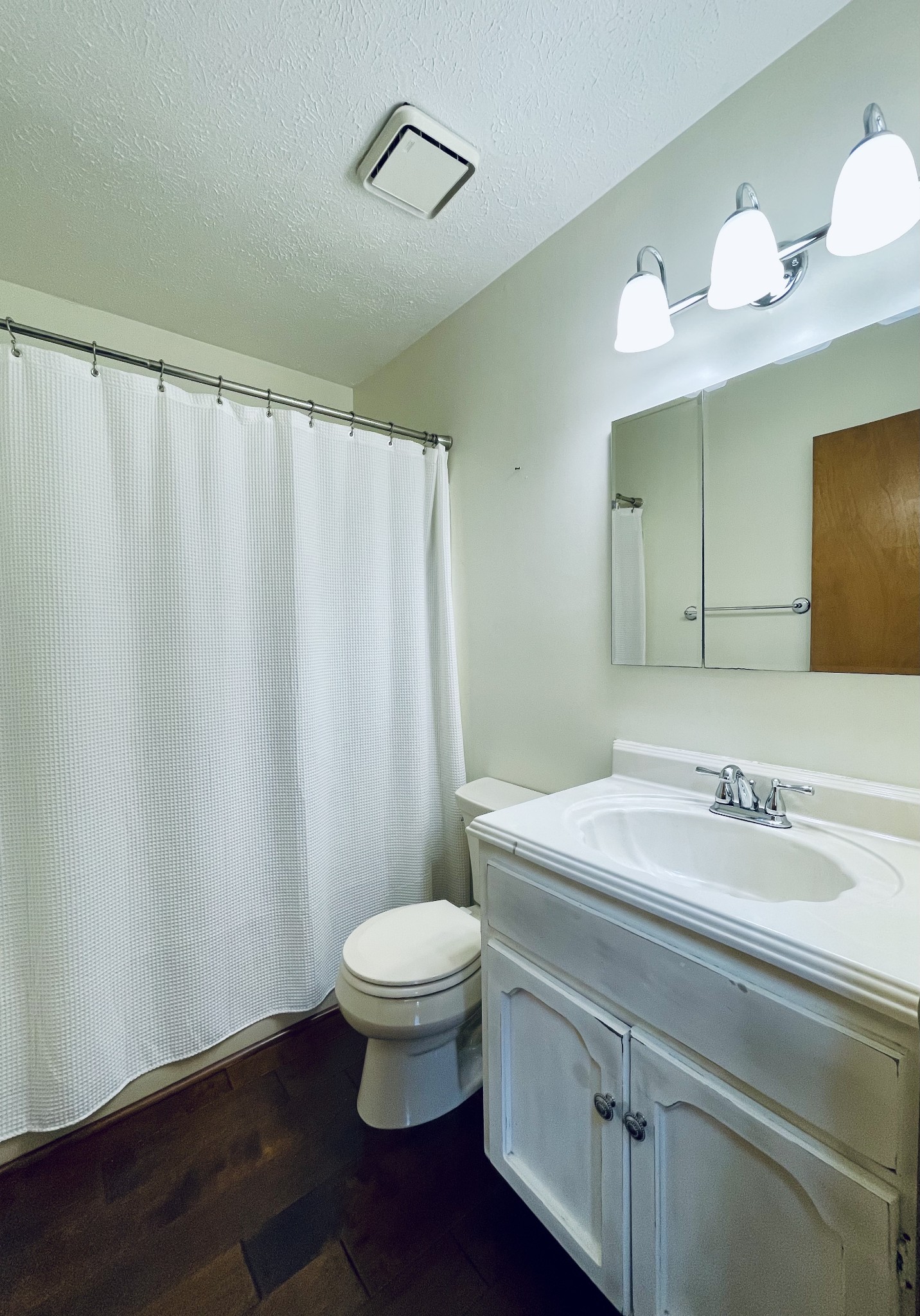 2911 New Hope Road Hendersonville, TN 37075 - Photo 15 of 27 a bathroom with a sink a toilet and a mirror