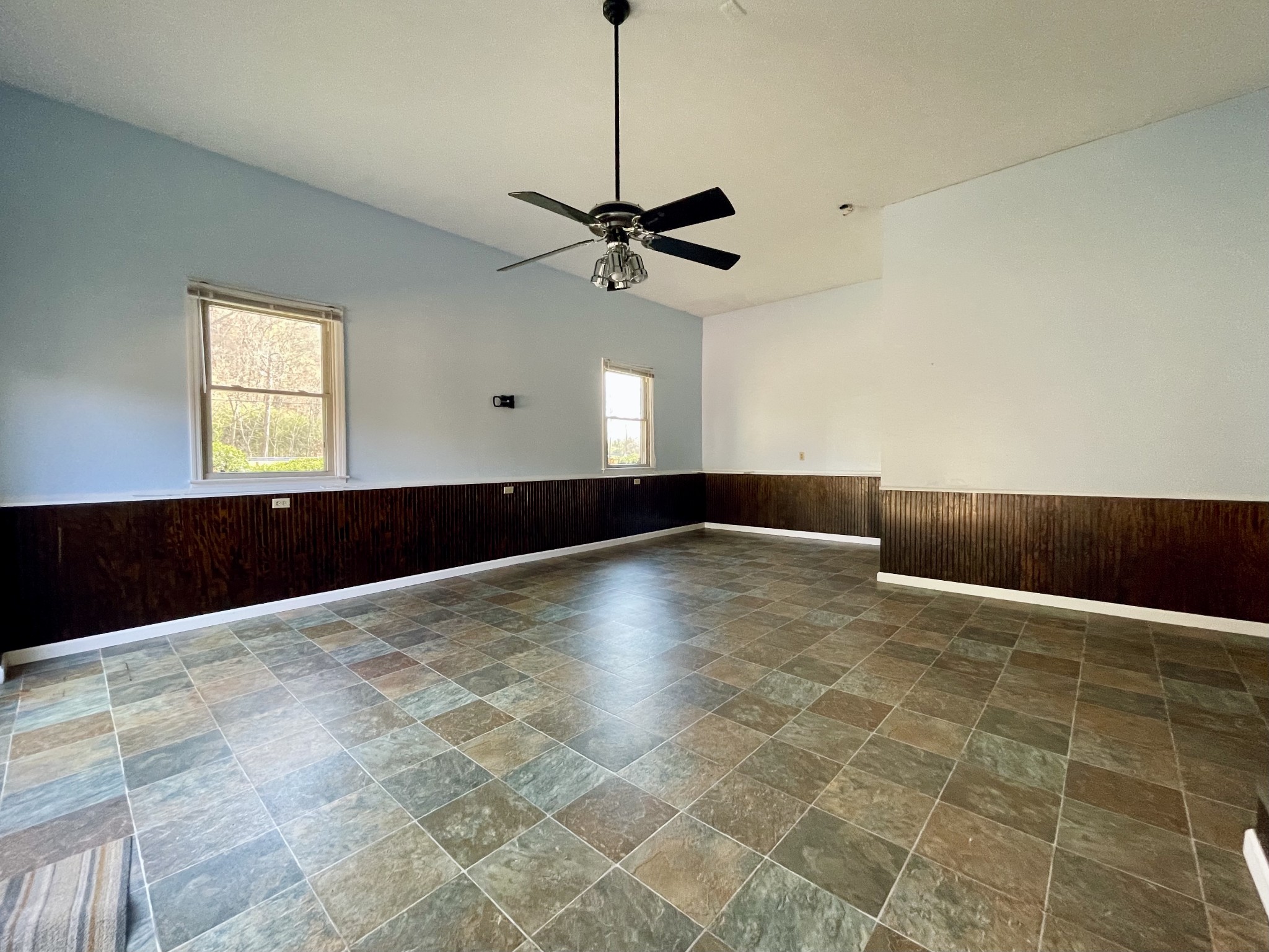 2911 New Hope Road Hendersonville, TN 37075 - Photo 21 of 27 a view of an empty room and window