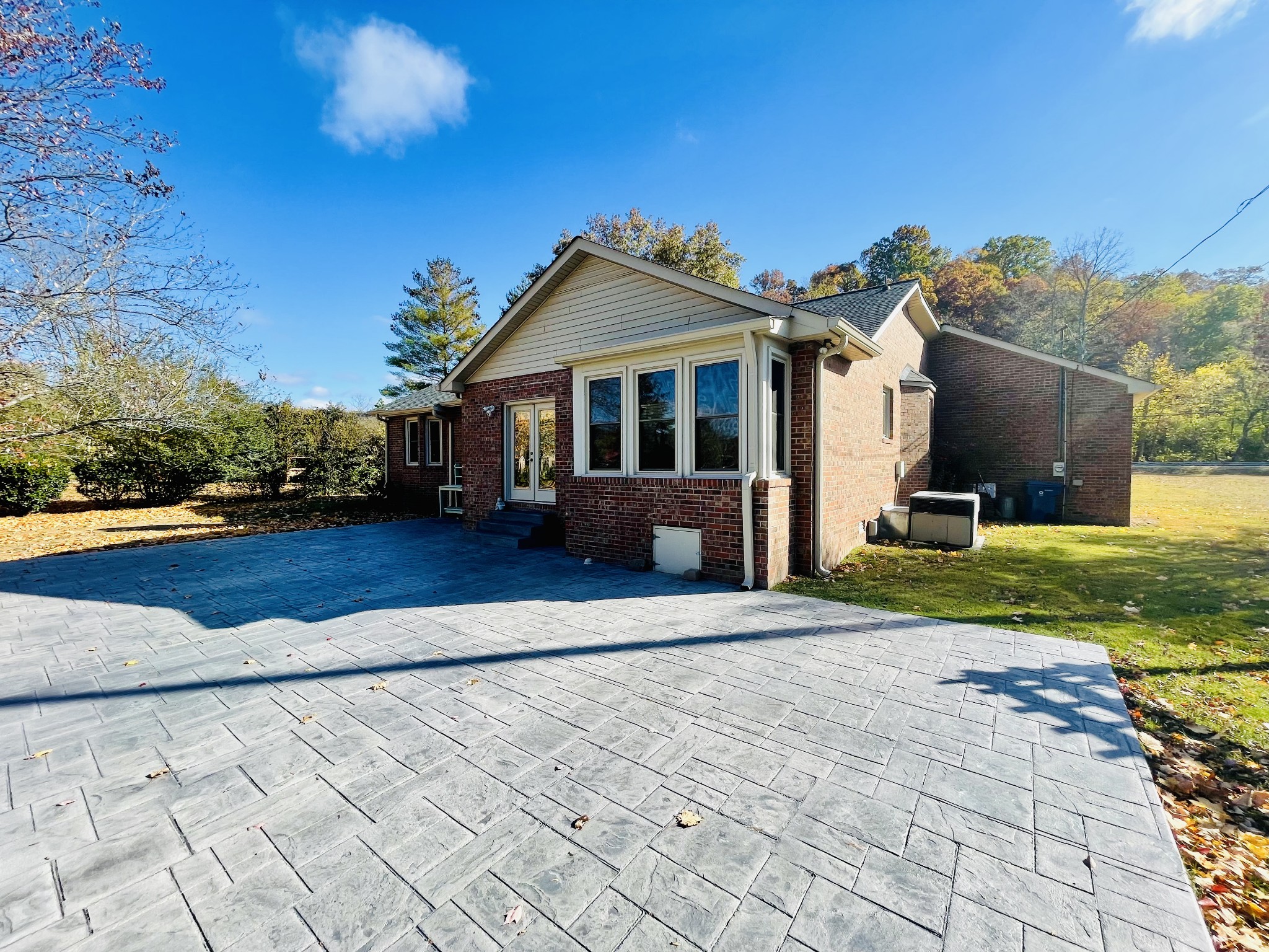 2911 New Hope Road Hendersonville, TN 37075 - Photo 24 of 27 a front view of a house with a yard