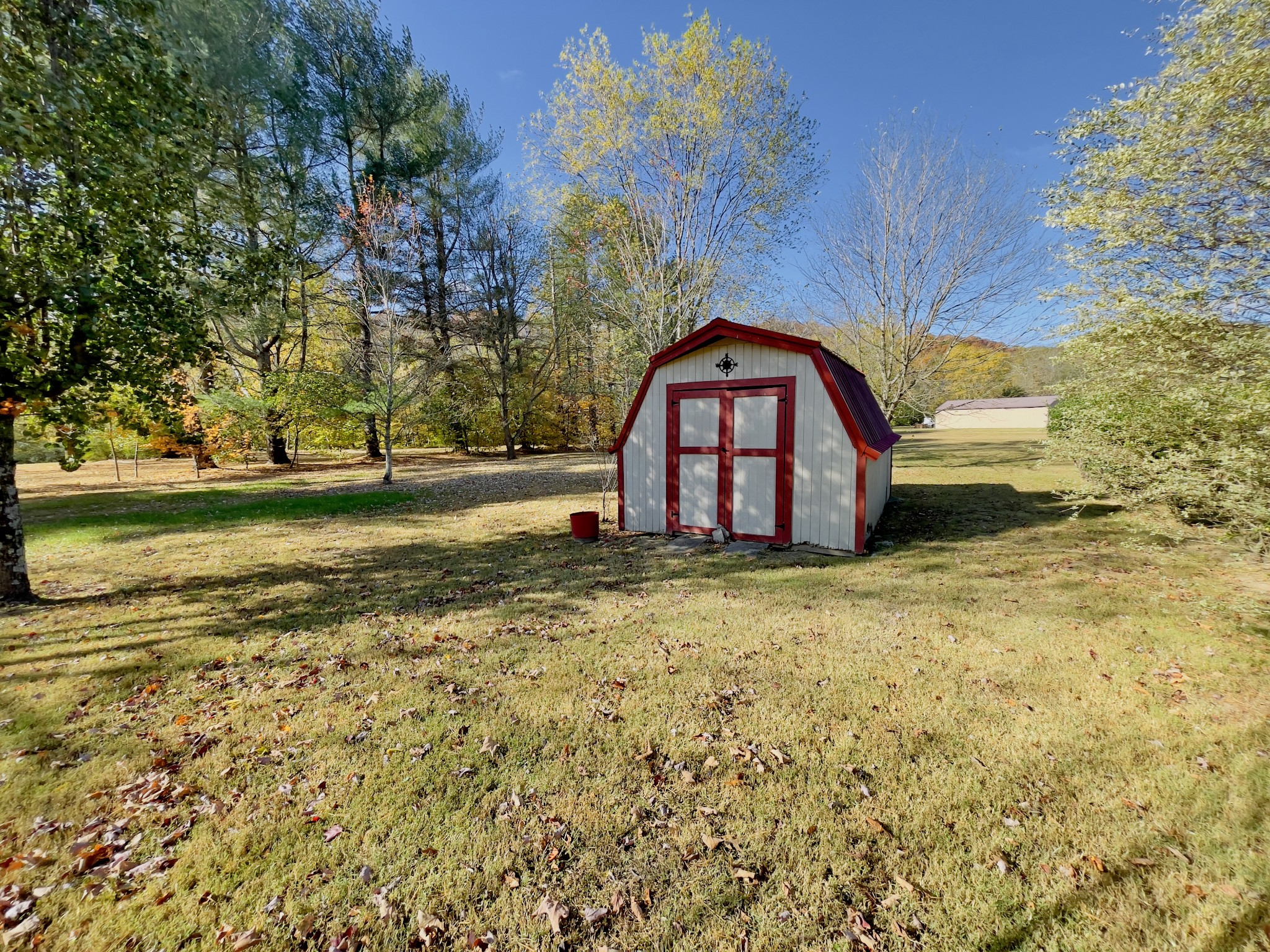 2911 New Hope Road Hendersonville, TN 37075 - Photo 27 of 27 a view of a backyard with plants and large trees