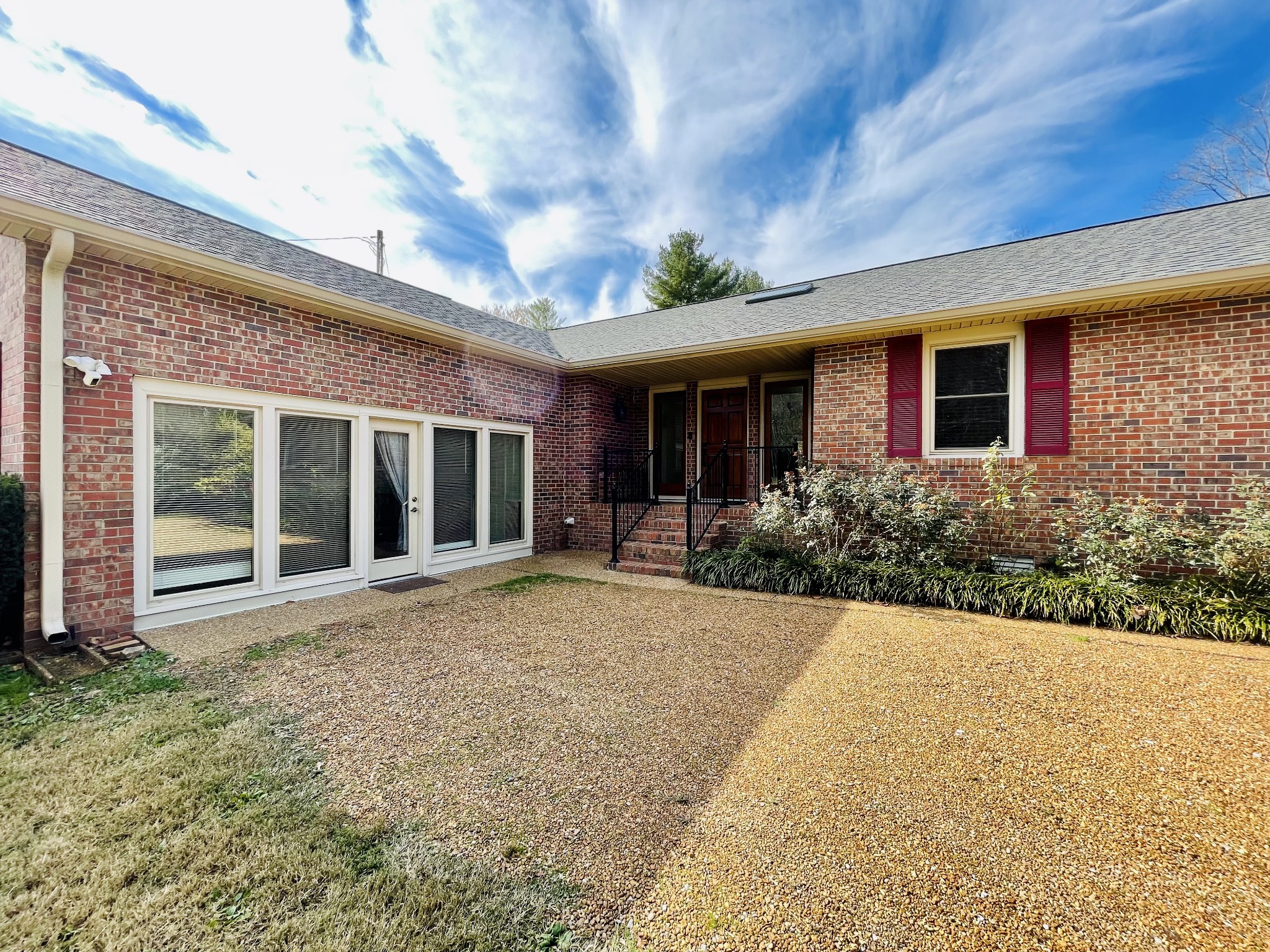 2911 New Hope Road Hendersonville, TN 37075 - Photo 3 of 27 a front view of house with yard and green space