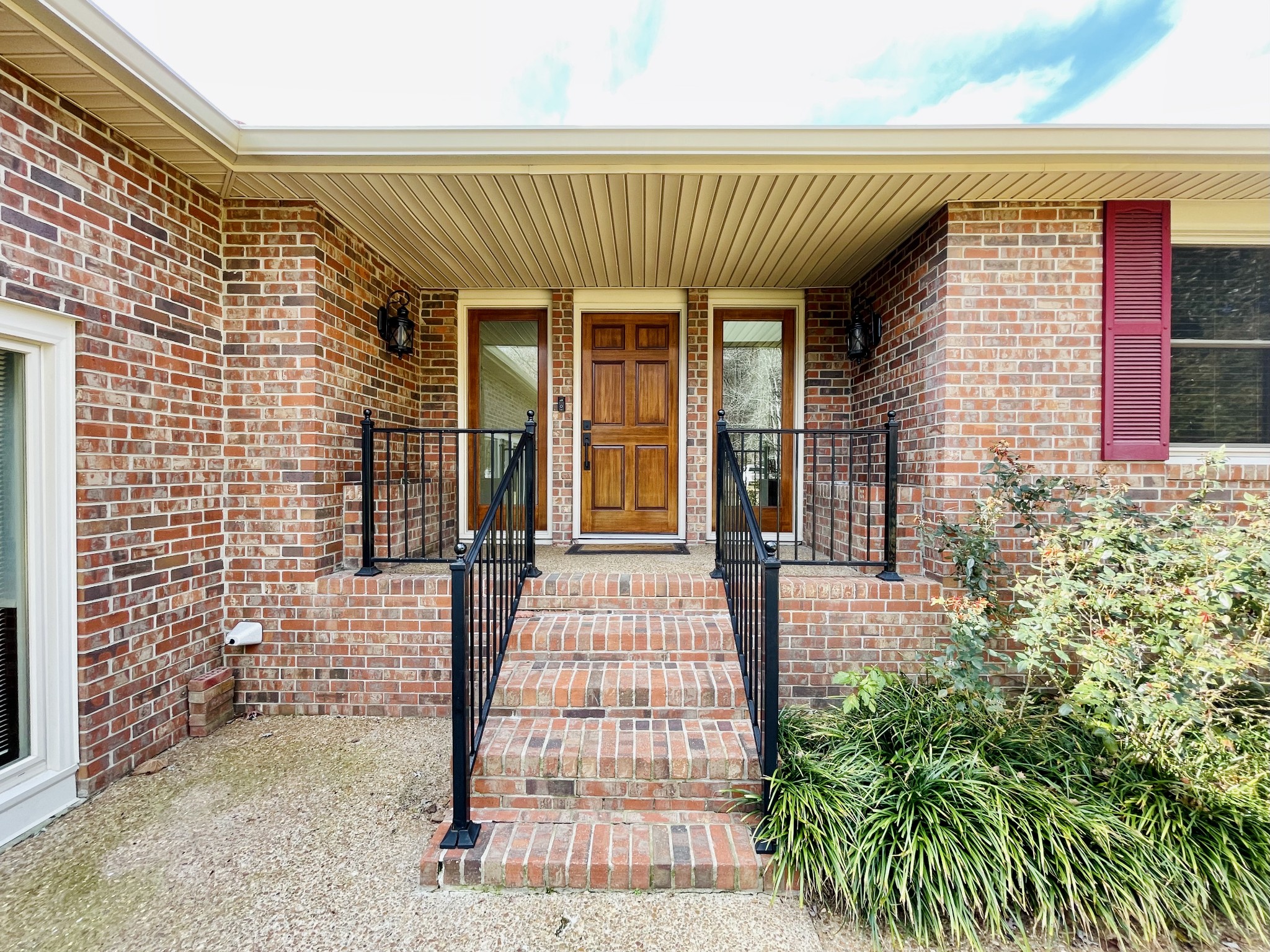 2911 New Hope Road Hendersonville, TN 37075 - Photo 4 of 27 a view of a brick house with large windows