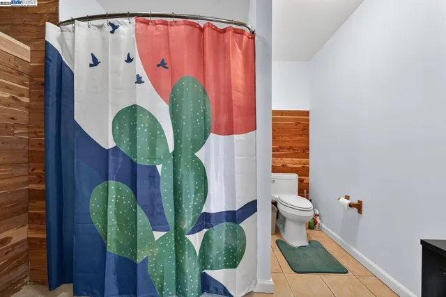 a very nice looking room with a mirror