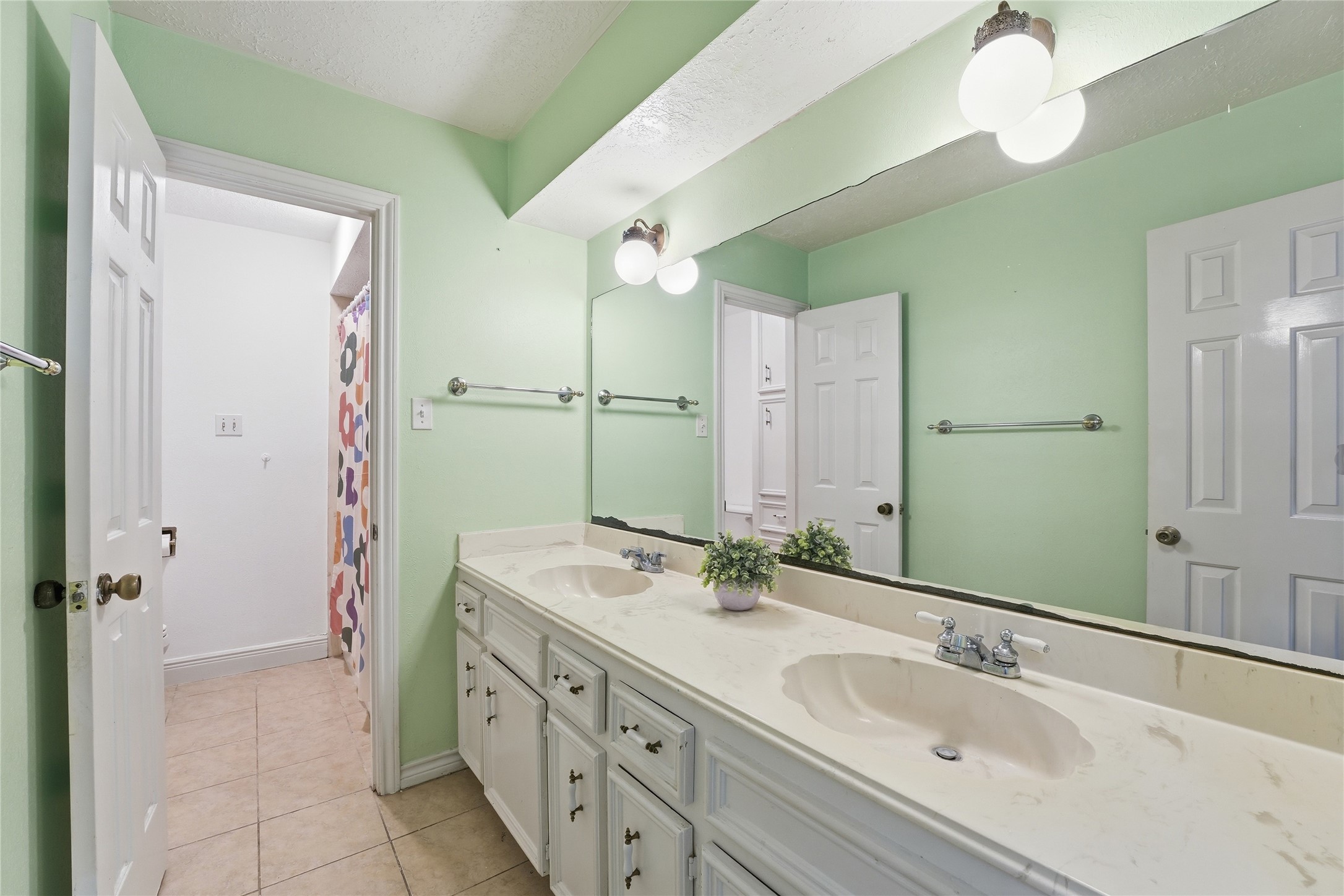 22338 Wetherburn Lane Katy, TX 77449 - Photo 17 of 36 Second bathroom also has a double vanity!