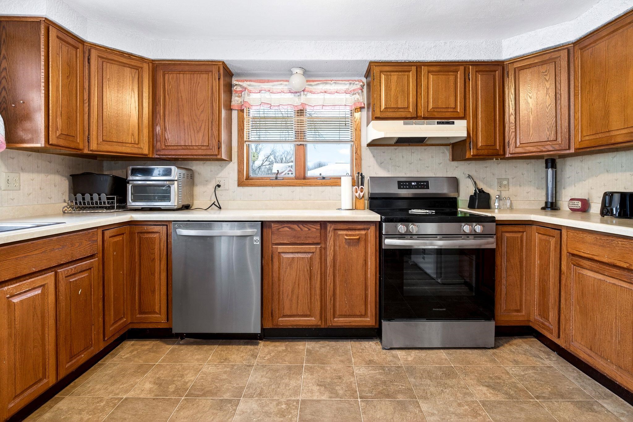 323 8th Street Menasha, WI 54952 - Photo 7 of 24