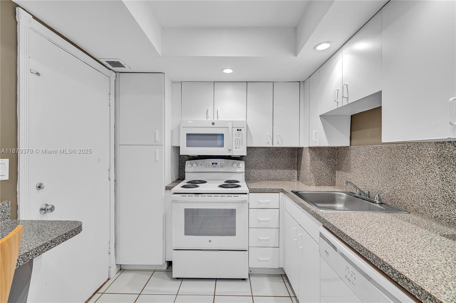 5005 Collins Avenue, Unit 616 Miami Beach, FL 33140 - Photo 7 of 51