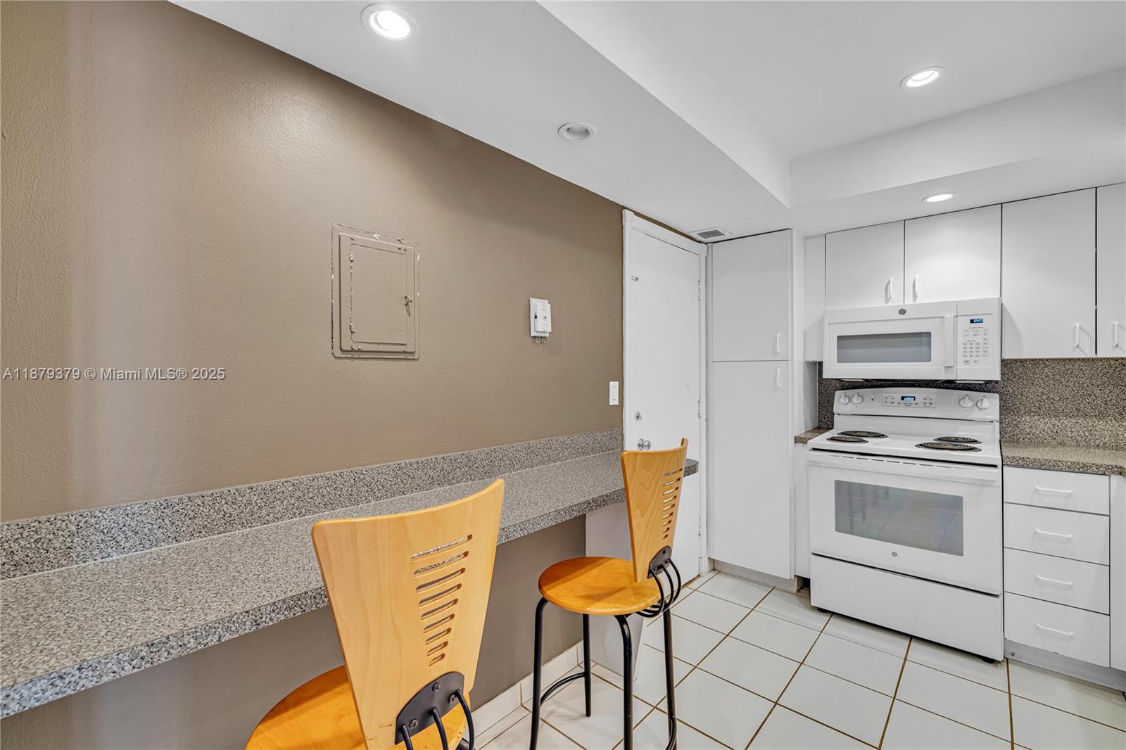 5005 Collins Avenue, Unit 616 Miami Beach, FL 33140 - Photo 9 of 51