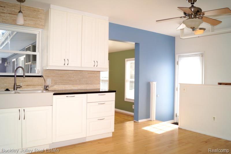 951 Brighton Lake Road Brighton, MI 48116 - Photo 3 of 19 Remodeled in 2010.jpg