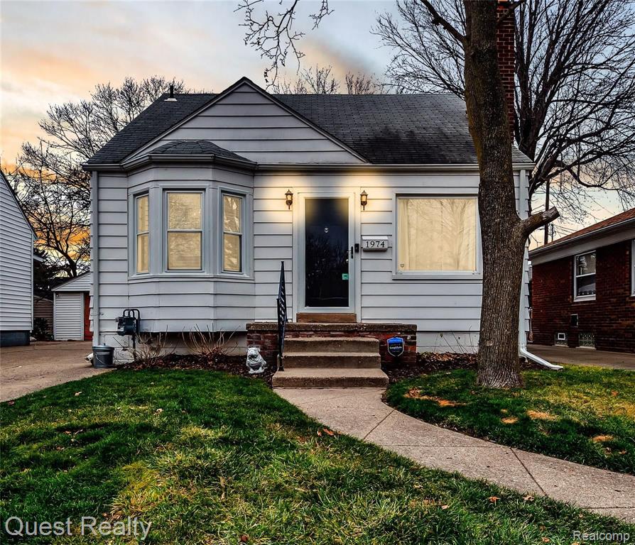 1974 Hampton Road Grosse Pointe Woods, MI 48236 - Photo 1 of 28