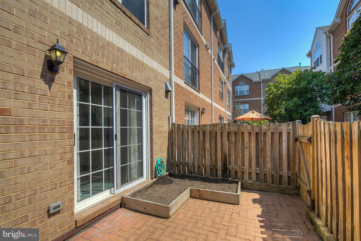 3028 South Glebe Road Arlington, VA 22206 - Photo 23 of 30 Exterior (Rear)