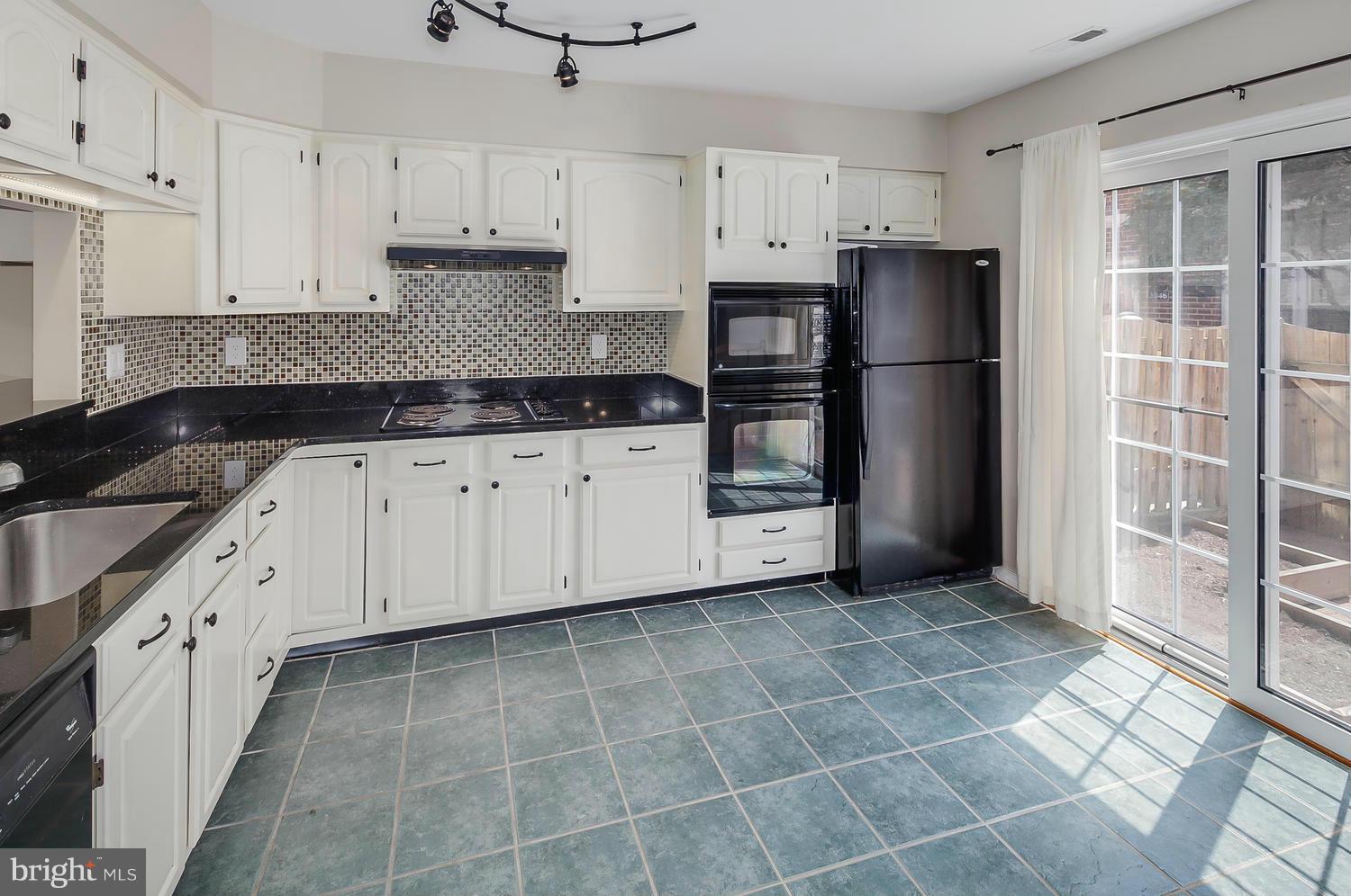 3028 South Glebe Road Arlington, VA 22206 - Photo 6 of 30 Kitchen