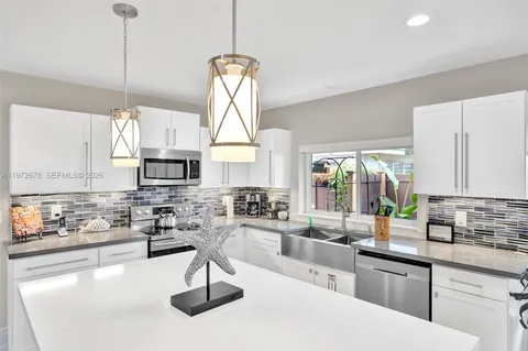 $1,590,000 | 1236 Northeast 18th Avenue, Fort Lauderdale, FL 33304