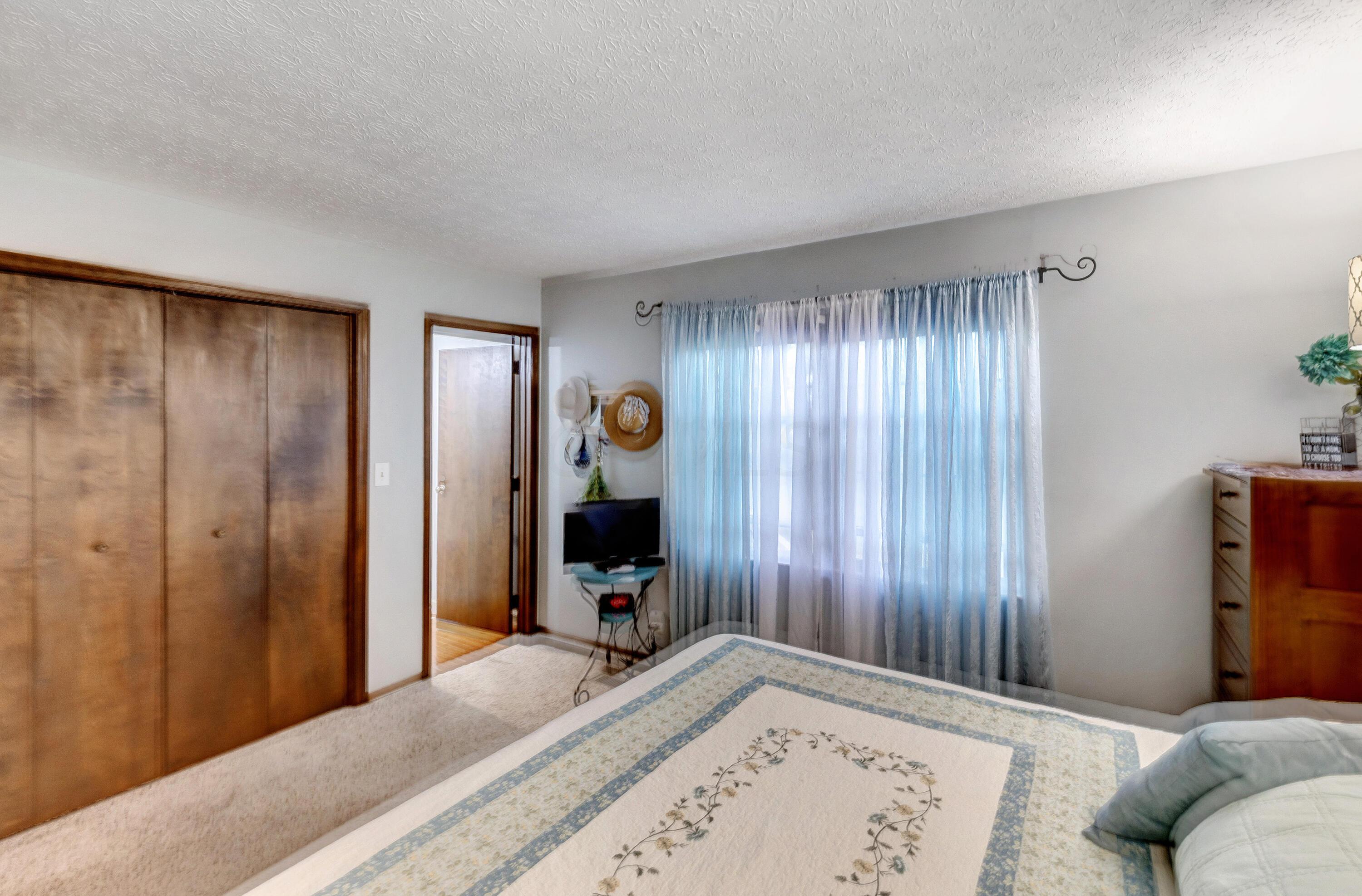 6186 Feder Road Columbus, OH 43228 - Photo 21 of 53 Owner's Suite