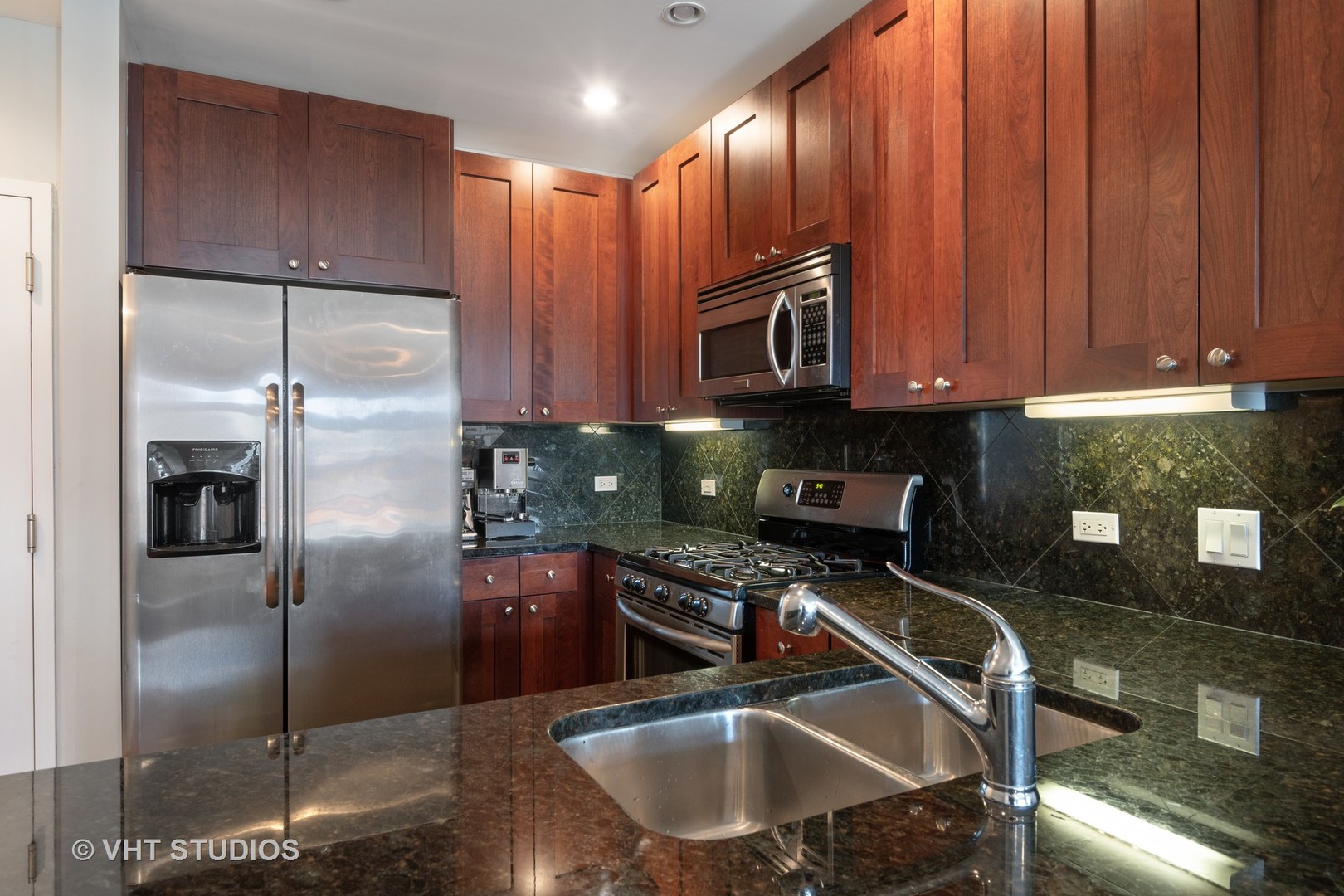 657 West Fulton Street, Unit 509 Chicago, IL 60661 - Photo 4 of 13