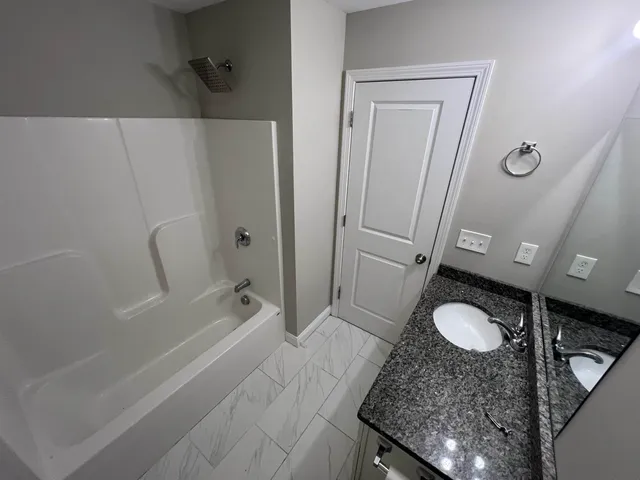 $2,900 | 72 Durham Road, Dover, NH 03820