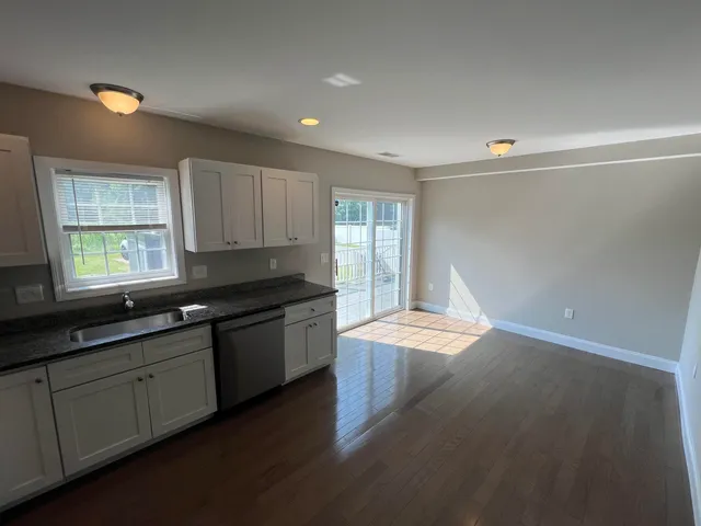 $2,900 | 72 Durham Road, Dover, NH 03820